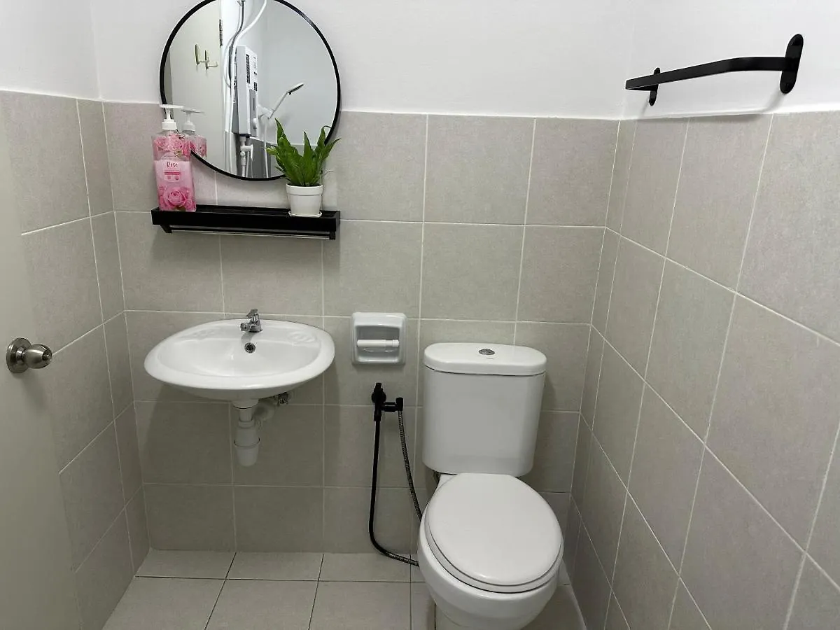 Zals Property Alanis 2R1B Near Klia Airport With Wifi Sepang